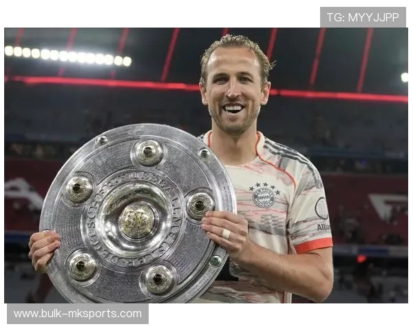 哈里·凯恩身披拜仁9号战袍首秀惊艳全场,球迷期待其成为球队新核心 哈里·凯恩身披拜仁9号战袍首秀惊艳全场,球迷期待其成为球队新核心